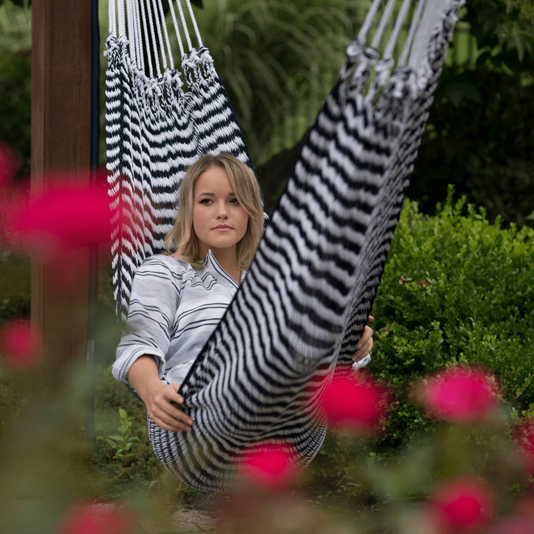 A Traditional Hammock (Navy & White) - A Horizon Dawn